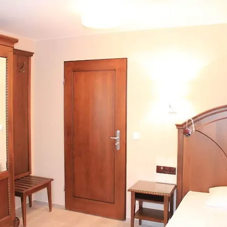 Burghotel Отель 3*