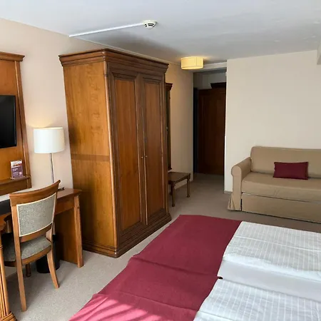 Отель Burghotel 3*