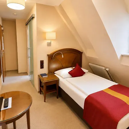 Отель Burghotel